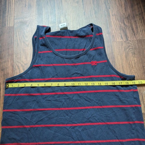 Y2K DC men's size medium tank top red and navy striped - Picture 6 of 7
